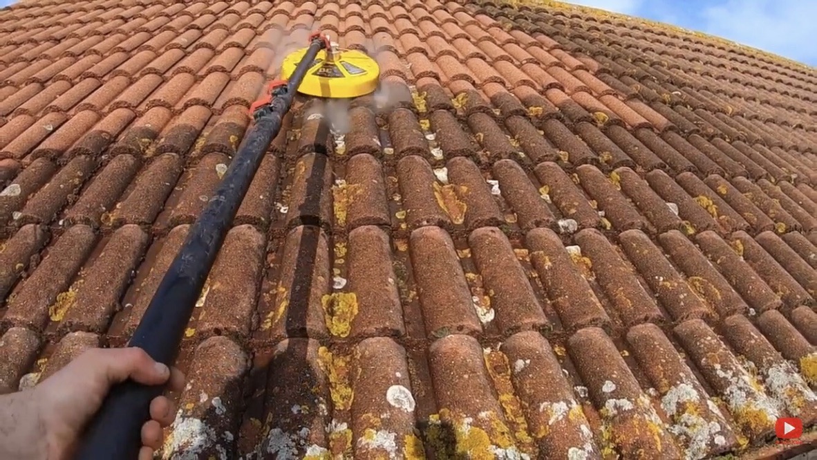 Roof cleaning service